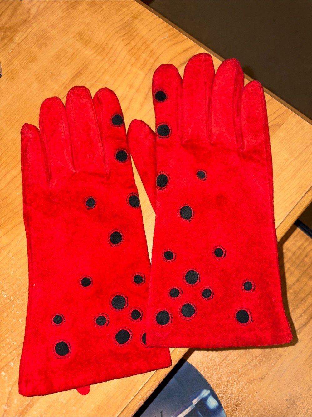 Gloves red suede  with Black Polkas lined women’s suede size M/L vintage beauty